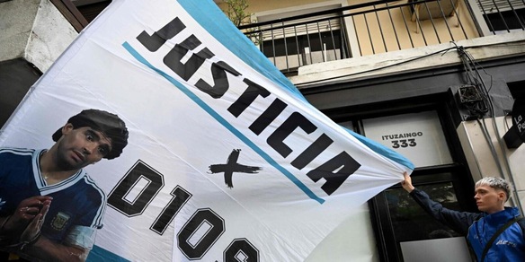 Dopo la foto nella bara, il video dell'autopsia: è indecente l'oltraggio a Maradona