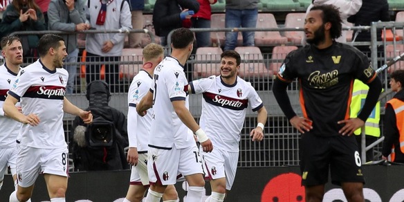 Una magia di Orsolini stende il Venezia, il Bologna fa festa