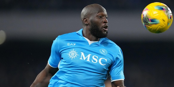 Politano e Lukaku stendono il Milan, il Napoli risponde all'Inter e torna a -3