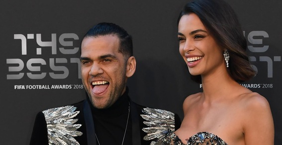 Dani Alves, dopo il carcere diventa papà. E la moglie strappa le carte del divorzio