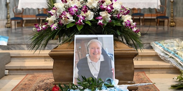 Lazio e Roma unite nel ricordo di Suor Paola: il bellissimo gesto prima del derby