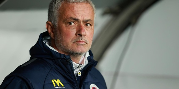 Mourinho, archiviata l'accusa di razzismo. Per il caos con il Galatasaray si temono 5 giornate