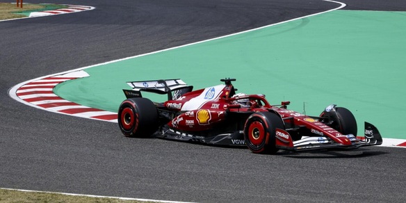 Ferrari, in Giappone Hamilton e Leclerc indietro. Super pole di Verstappen