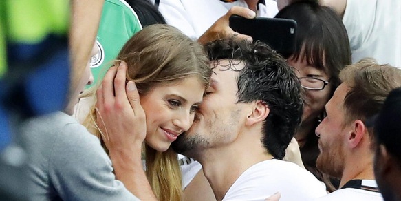 Hummels si ritira, il messaggio a sorpresa sui social dell'ex moglie è virale