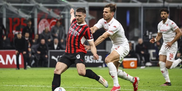 Il Milan rimonta la Fiorentina, ma il 2-2 serve a poco. Maignan e De Gea super