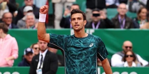 Musetti e la scritta criptica sulla telecamera dopo la vittoria a Montecarlo: "Giornata fredda..."