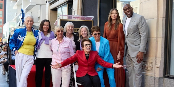 Billie Jean King prima donna a ricevere stella sulla Walk of Fame: con lei anche Magic Johnson