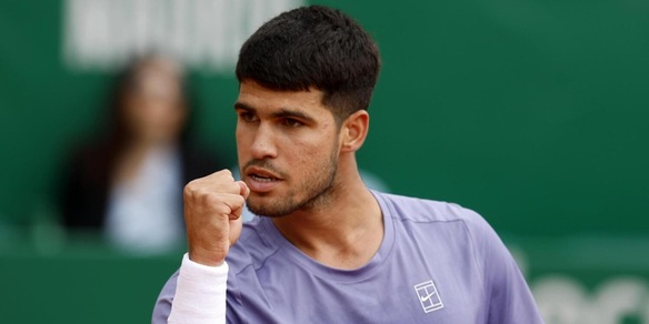 Alcaraz in semifinale a Montecarlo: il gesto di Dybala per lui e il record con Sinner