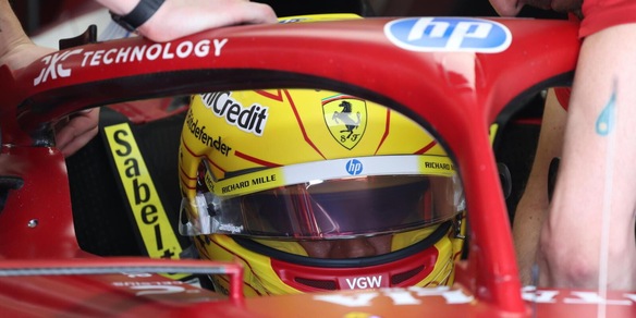 Gp Bahrain F1: Leclerc terzo, Hamilton solo nono. Piastri in pole