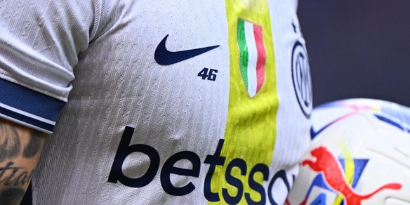 L'Inter vince a San Siro con la maglia dedicata a Valentino Rossi
