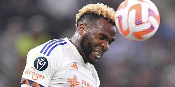 Dramma in Cina: calciatore precipita dall'undicesimo piano e muore