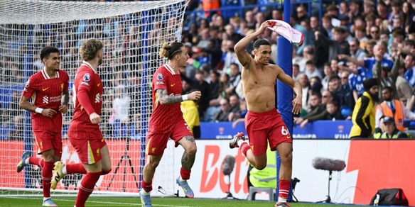 Premier League: il Liverpool vince ma l'Arsenal rinvia la festa. United ko