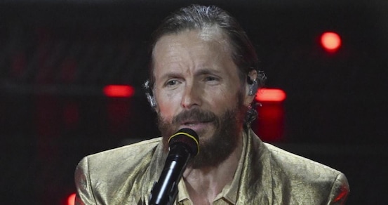 Jovanotti cambia idea, slitta la data del concerto a Roma. E i fan lo massacrano