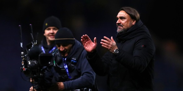 "Incredibile al Leeds: l'allenatore centra la promozione in Premier ma il club valuta l'esonero"