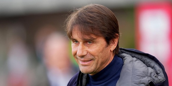 Tutti ai piedi di Conte: Napoli "minacciato" da Milan e Juve