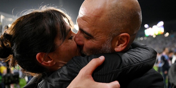 Pep Guardiola e la moglie strappano le carte del divorzio: la promessa di lui