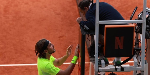 Incredibile Tsitsipas a Madrid, non si accorge di aver vinto!