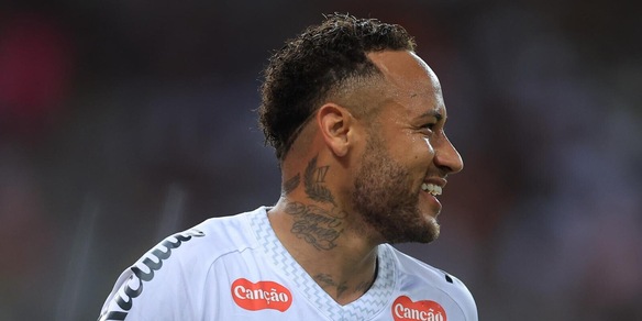 Santos, i tifosi invadono il centro sportivo e interviene la polizia: paura per Neymar