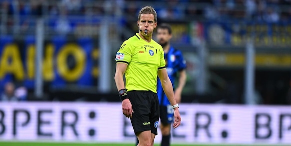 Serie A, gli arbitri della 35a giornata: Chiffi per Roma-Fiorentina, Lecce-Napoli a Massa