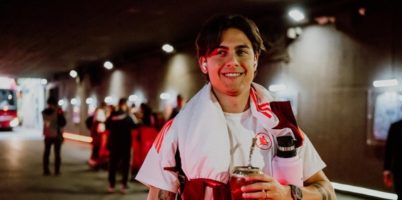 Dybala svela: "Tiago Pinto mi propose la maglia numero dieci di Totti. Il no all'Arabia? Per l'affetto di Roma"