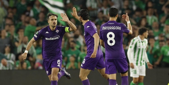 In Conference League è ancora Italia-Spagna: Fiorentina, solo la vittoria contro il Betis