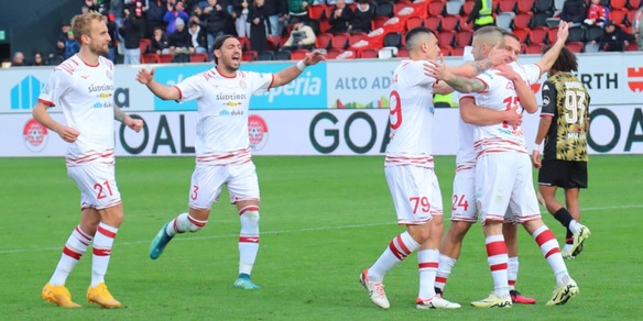 Pronostico Sudtirol-Bari, i pugliesi vinceranno a Bolzano? Cosa dicono le quote