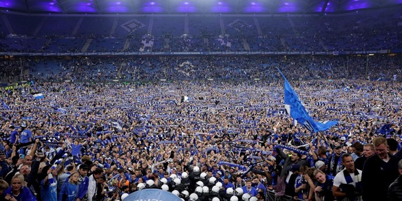 Caos in Germania, la festa promozione dell'Amburgo degenera: 25 tifosi finiscono in ospedale