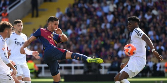 Polemiche Clasico, caos social dopo Barcellona-Real: "Come fanno a non dare un rigore così?"