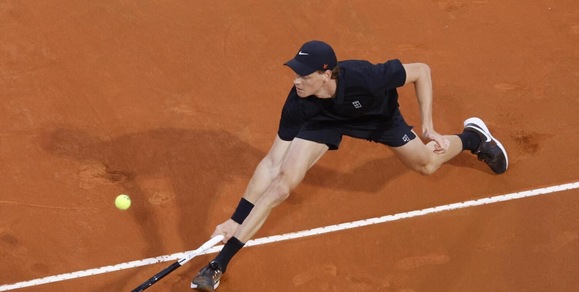 Sinner devastante contro Ruud, vittoria in due set: in semfinale agli Internazionali sfiderà Paul