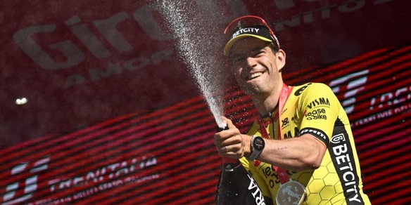 Giro d'Italia, il commento della nona tappa: il ritorno di Van Aert e il caos tra le ammiraglie