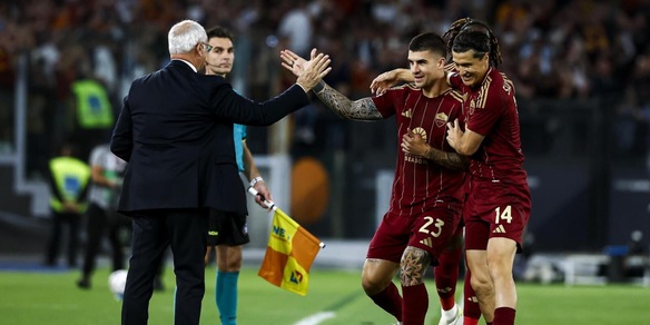 Roma, l'ultima all'Olimpico è una festa: Milan battuto e Champions ancora possibile