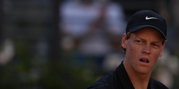 L'attacco improvviso a Sinner dopo la finale di Roma: "Alcaraz maestro di scacchi, lui invece..."