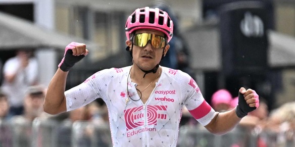 Giro d’Italia, Carapaz vince sugli Appennini: Del Toro resta in rosa