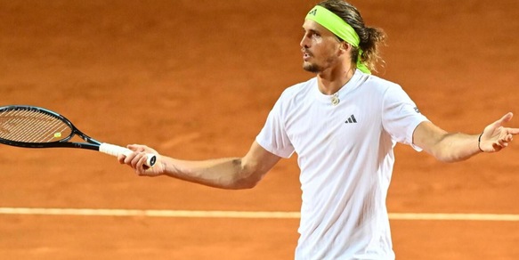 Crisi Zverev, furioso attacco in conferenza ad Amburgo: "Ma che roba è?". Poi scende in campo e perde