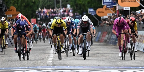 Giro d'Italia, il commento della dodicesima tappa: Kooij rischia ma vince, la Ineos ha un altro piglio