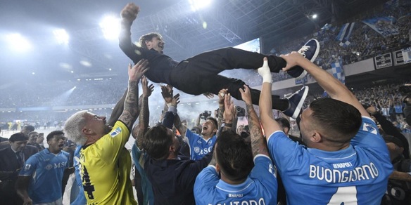 Trionfo Napoli, quarto scudetto della storia: Conte celebrato, che festa al Maradona e in città!
