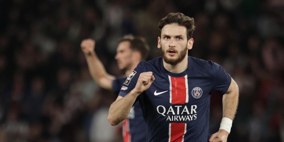 Kvaratskhelia accusa un forte mal di testa prima della finale con il Reims: la scelta di Luis Enrique