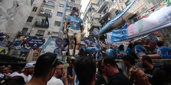 Lo spritz McTominay e l'ambo 4-23: Napoli non smette di gioire