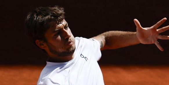 Cobolli vince il derby contro Arnaldi al Roland Garros: ora sfiderà Zverev