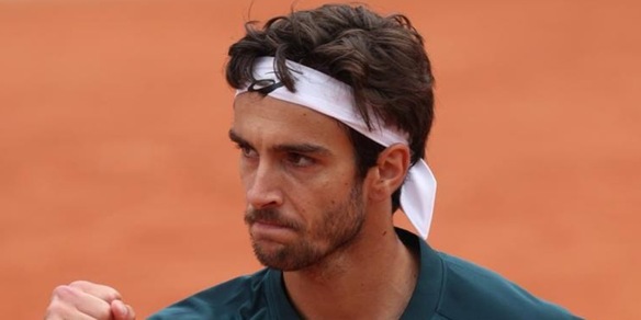 Roland Garros, Musetti soffre nel primo set poi batte Navone in rimonta