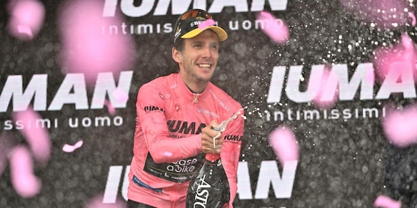 Giro d'Italia, il commento della ventesima tappa: vintage Van Aert, Del Toro rischia troppo e perde