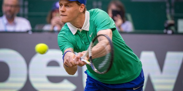 Riposo, testa sgombra e servizio: le strade di Sinner per tornare al top