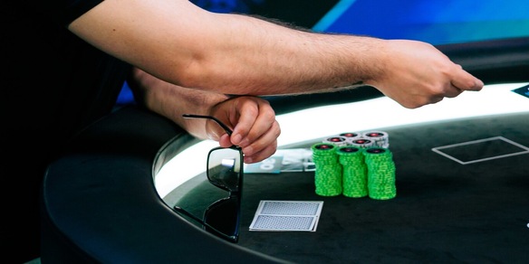 Incredibile caso alle WSOP: sospetto illecito, braccialetto e premi sospesi