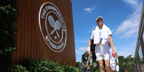 Il paragone di Sinner con il papà chef per spiegare l'addio a Panichi e Badio: "A volte..."