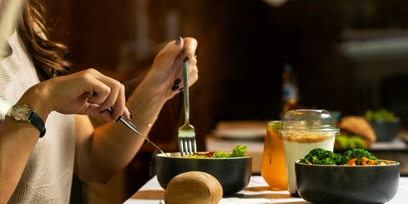 Digiuno intermittente: cosa è, quando farlo, perché fa sembrare più giovani e va di moda tra i calciatori