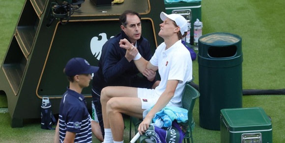 Come sta Sinner, il dettaglio che fa ben sperare i tifosi. La situazione del gomito e cosa può succedere oggi