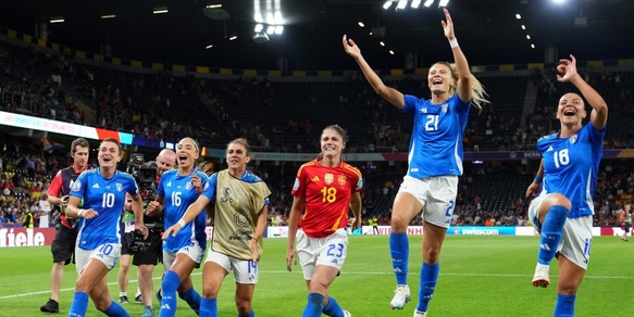 Europei Femminili, Italia sconfitta e felice: le Azzurre volano ai quarti