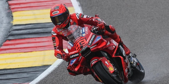 MotoGp: Marc Marquez trionfa davanti a Bezzecchi nella Sprint in Germania, male Bagnaia