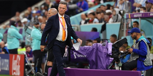 Van Gaal annuncia: "Ho sconfitto il tumore". E su Farioli...