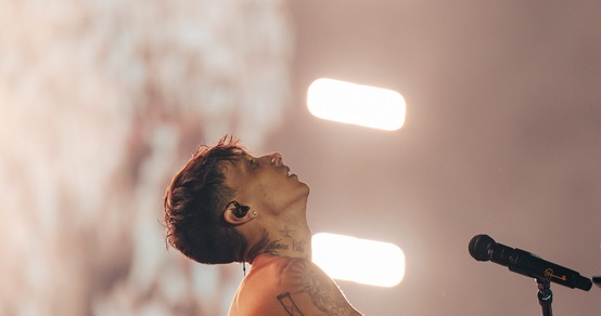 Ultimo fa impazzire Roma (e anche chi lo snobba): l'Olimpico ai suoi piedi